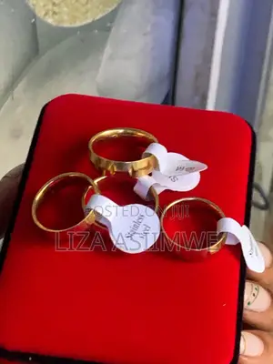Couple Gold Wedding Rings