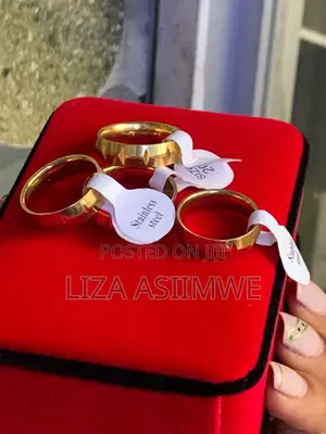 Couple Gold Wedding Rings