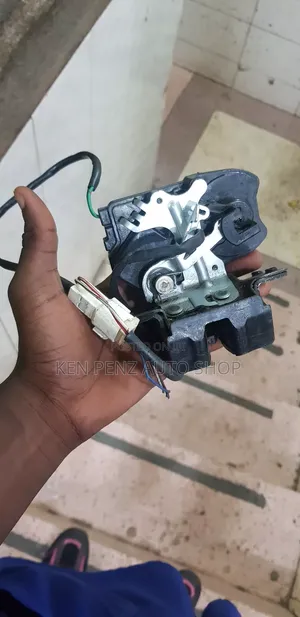 Toyota Wish Car Boot Lock