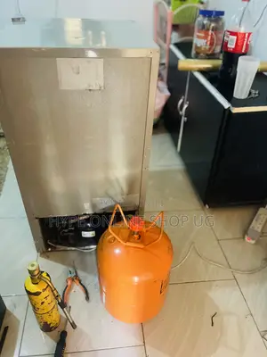 Fridge Gas Refilling Technician