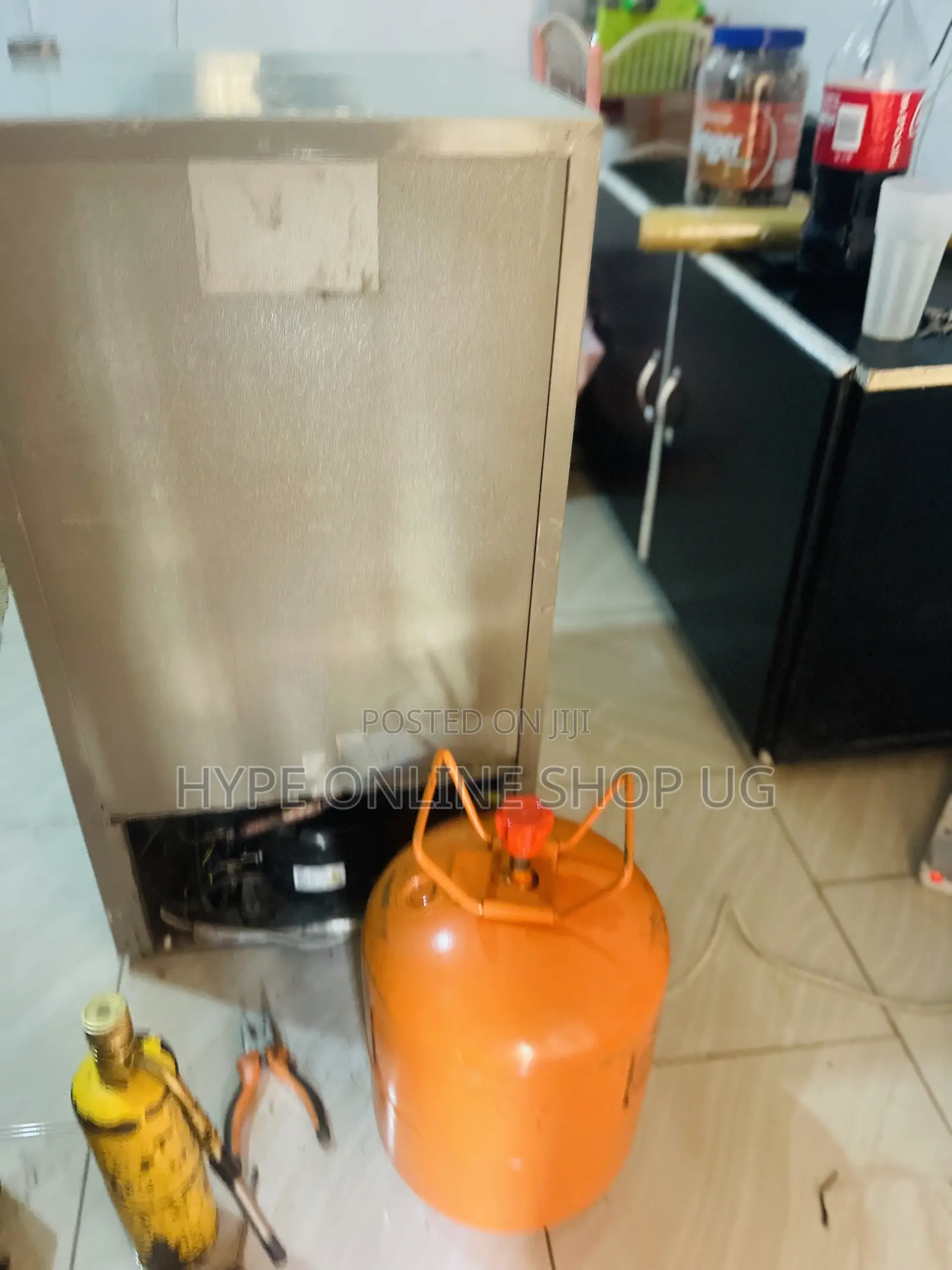 Fridge Gas Refilling Technician