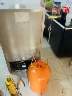 Fridge Gas Refilling Technician