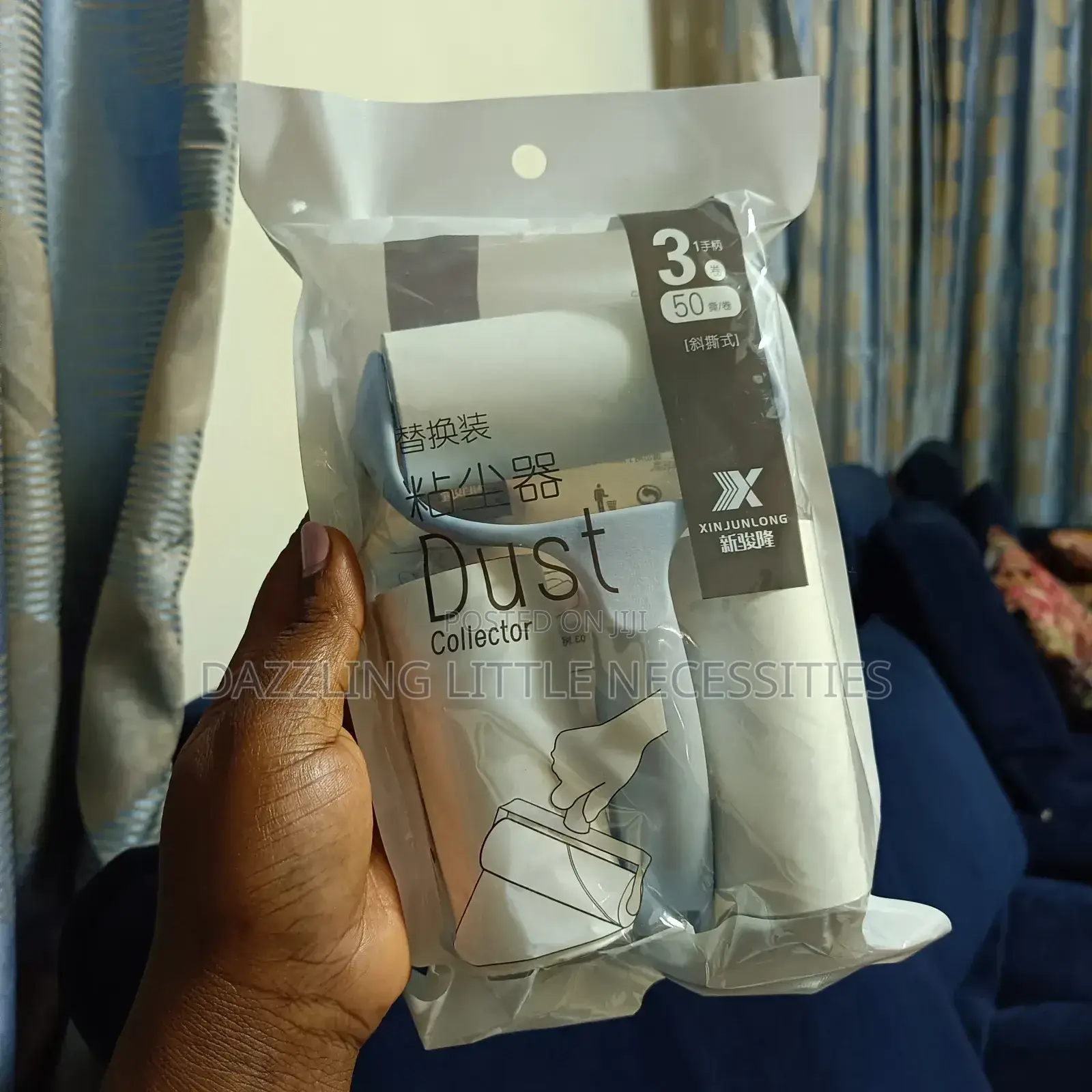 Portable Lint Remover/Roller With 2 Refills (50 Sheets)