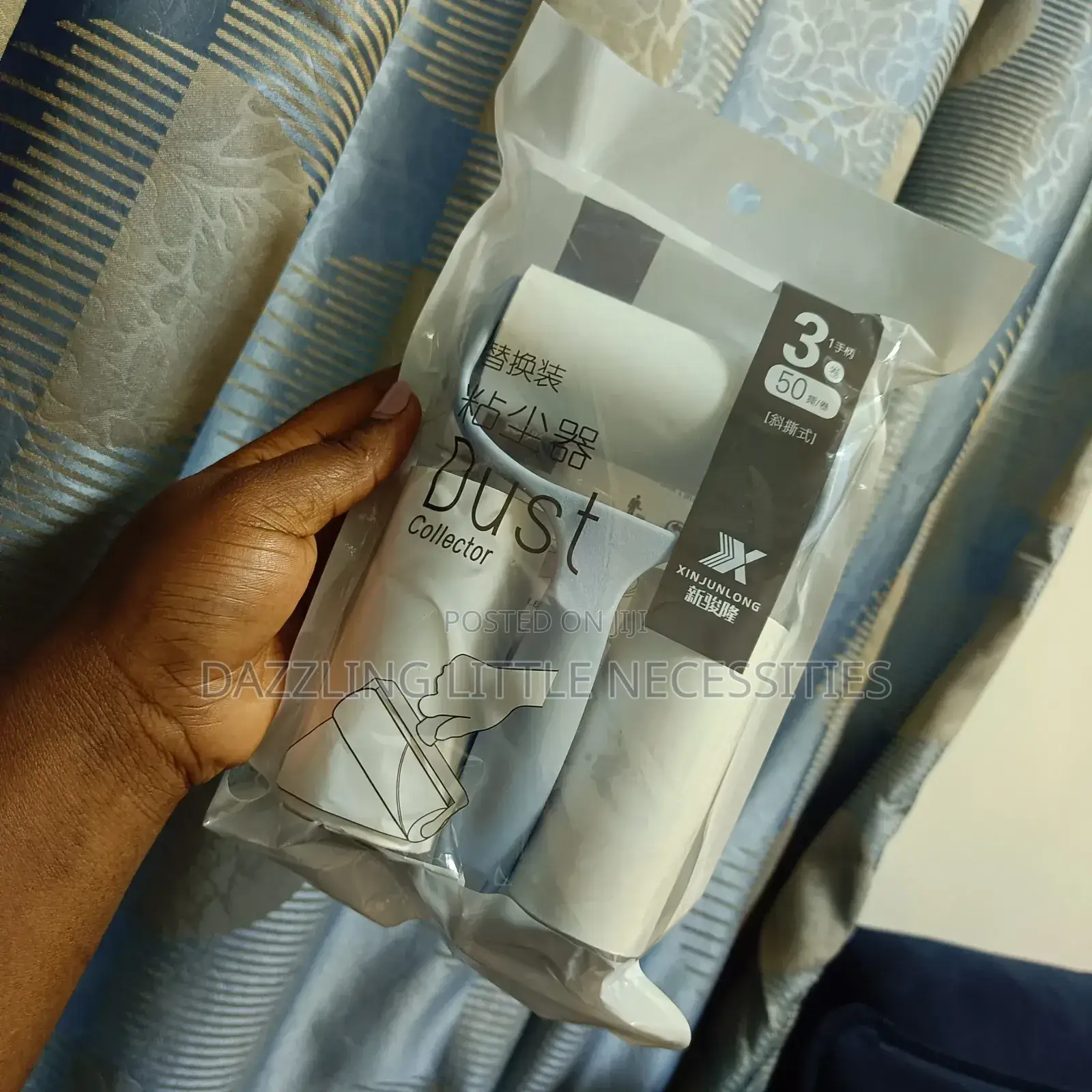 Portable Lint Remover/Roller With 2 Refills (50 Sheets)