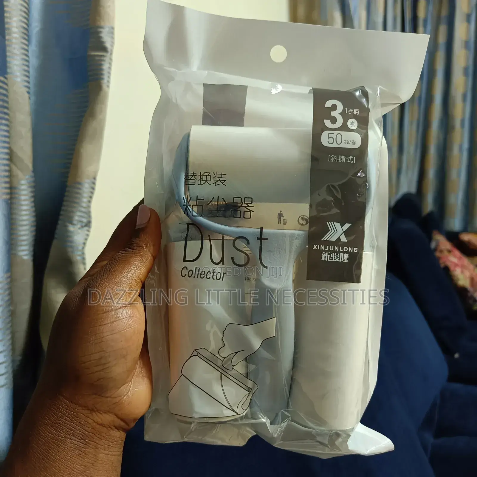 Portable Lint Remover/Roller With 2 Refills (50 Sheets)