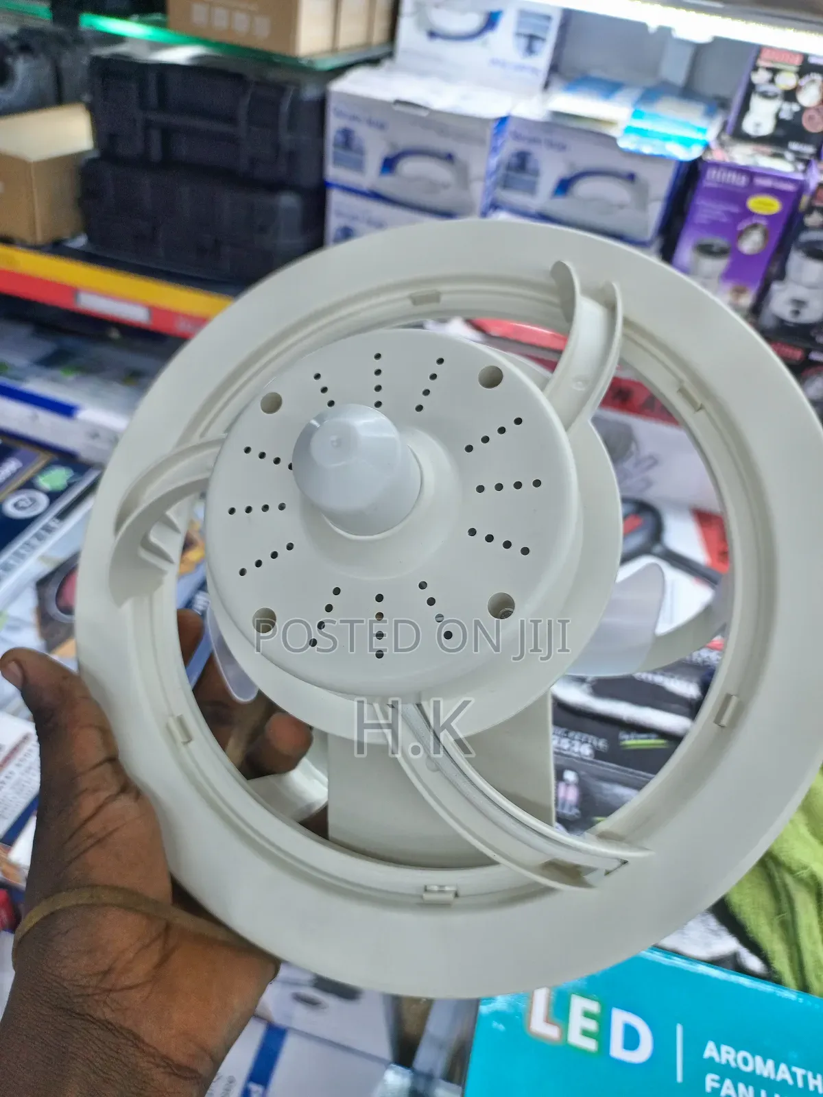 Led Aromatherapy Fan Light With 360° Rotation.