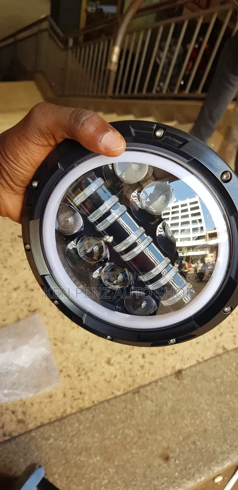 Landcruiser and Jip, Land Rover Round Lights