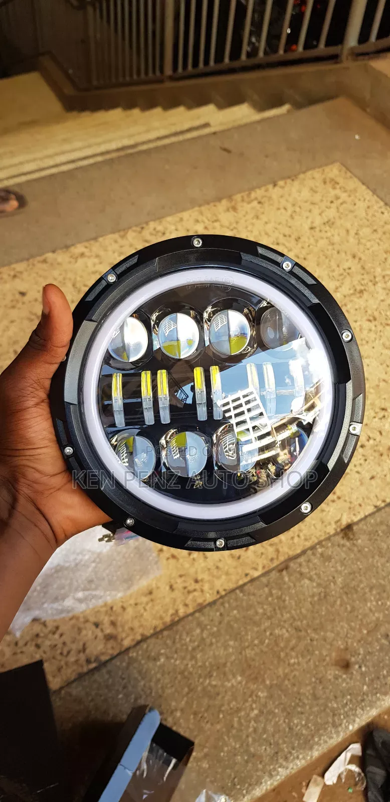 Landcruiser and Jip, Land Rover Round Lights