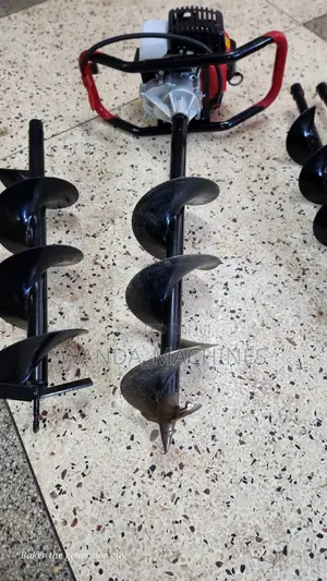 Earth Auger With 3 Bits