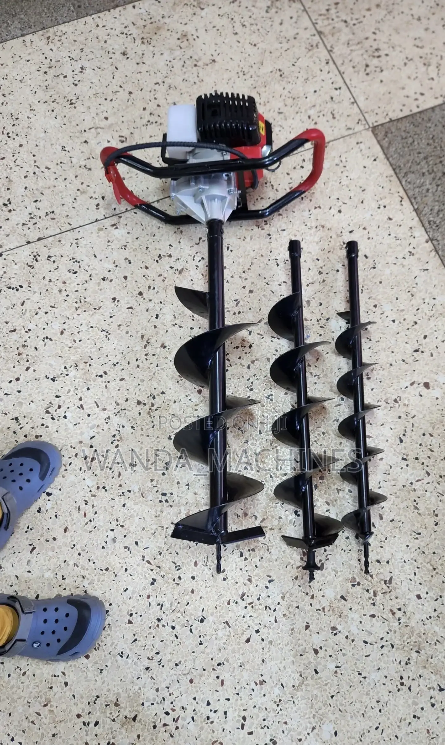Earth Auger With 3 Bits