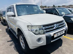 Mitsubishi Pajero 2010 White