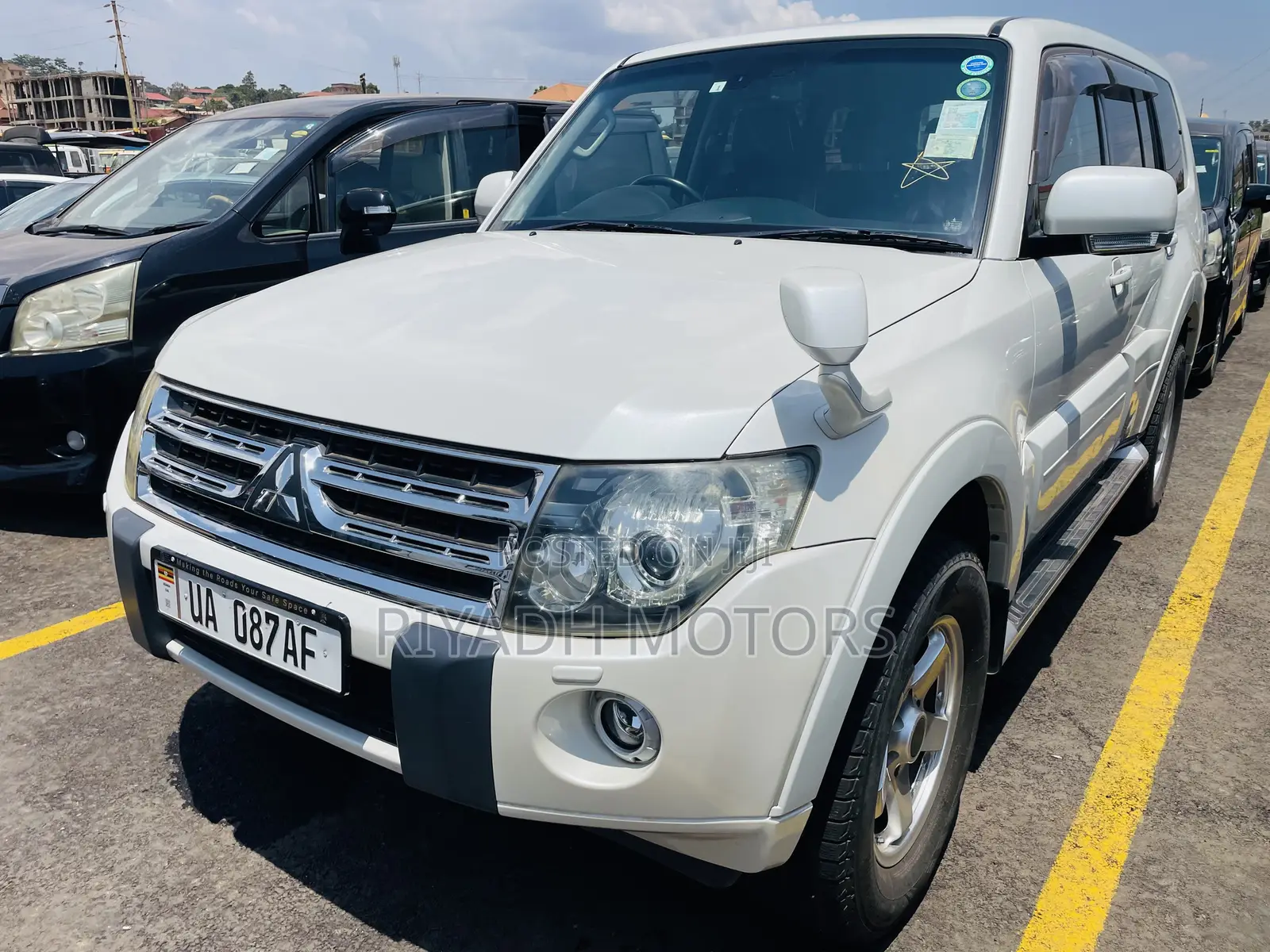 Mitsubishi Pajero 2010 White