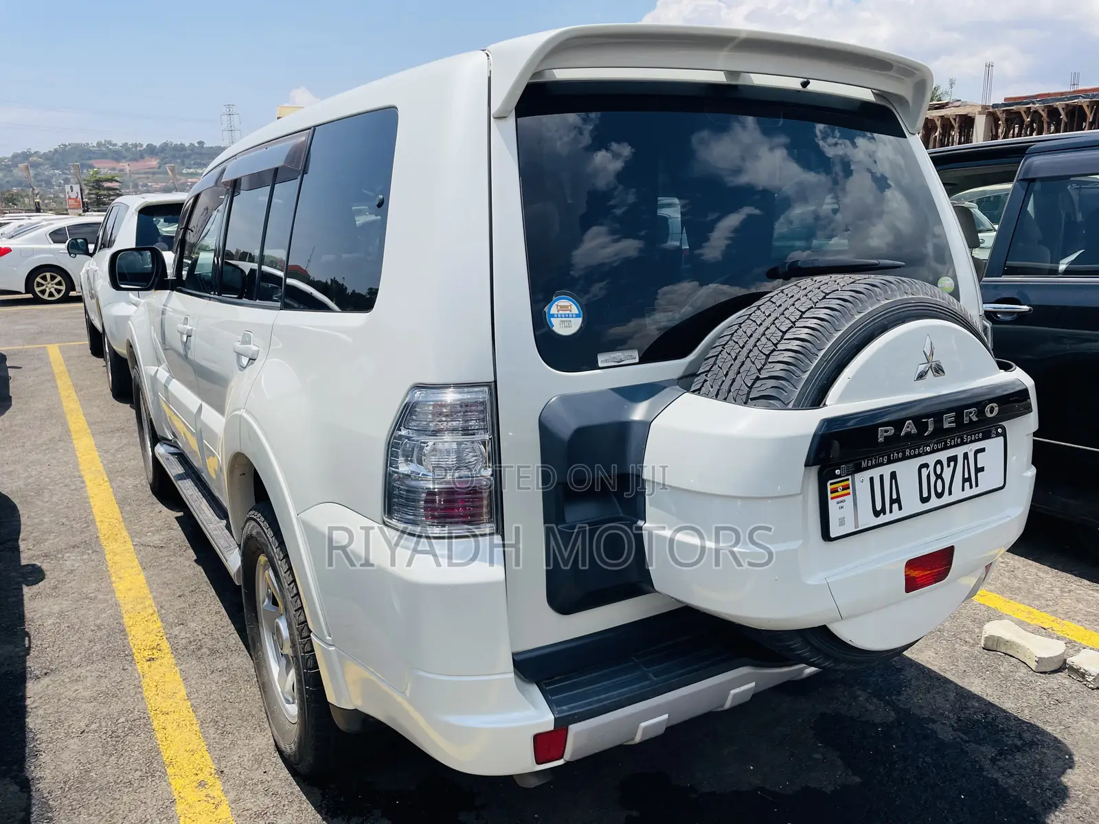 Mitsubishi Pajero 2010 White