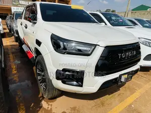 Toyota Hilux 2021 White