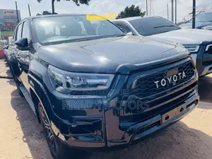 New Toyota Hilux 2023 Black