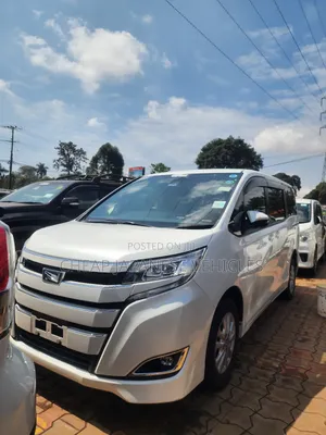 Toyota Noah 2.0 AWD (8 Seater) 2018 White