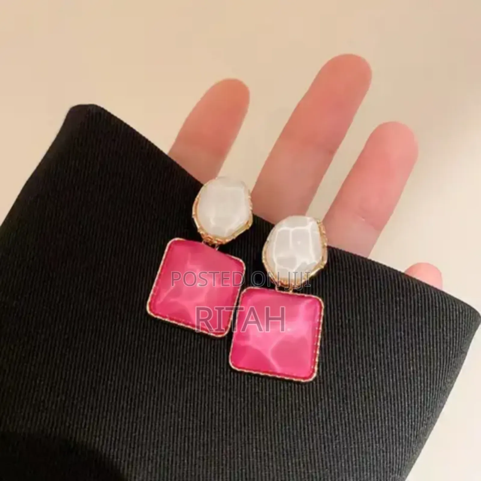 Oval Eardrop Earrings