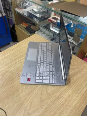 New Laptop HP Pavilion 15 8GB Intel Core i7 SSD 256GB