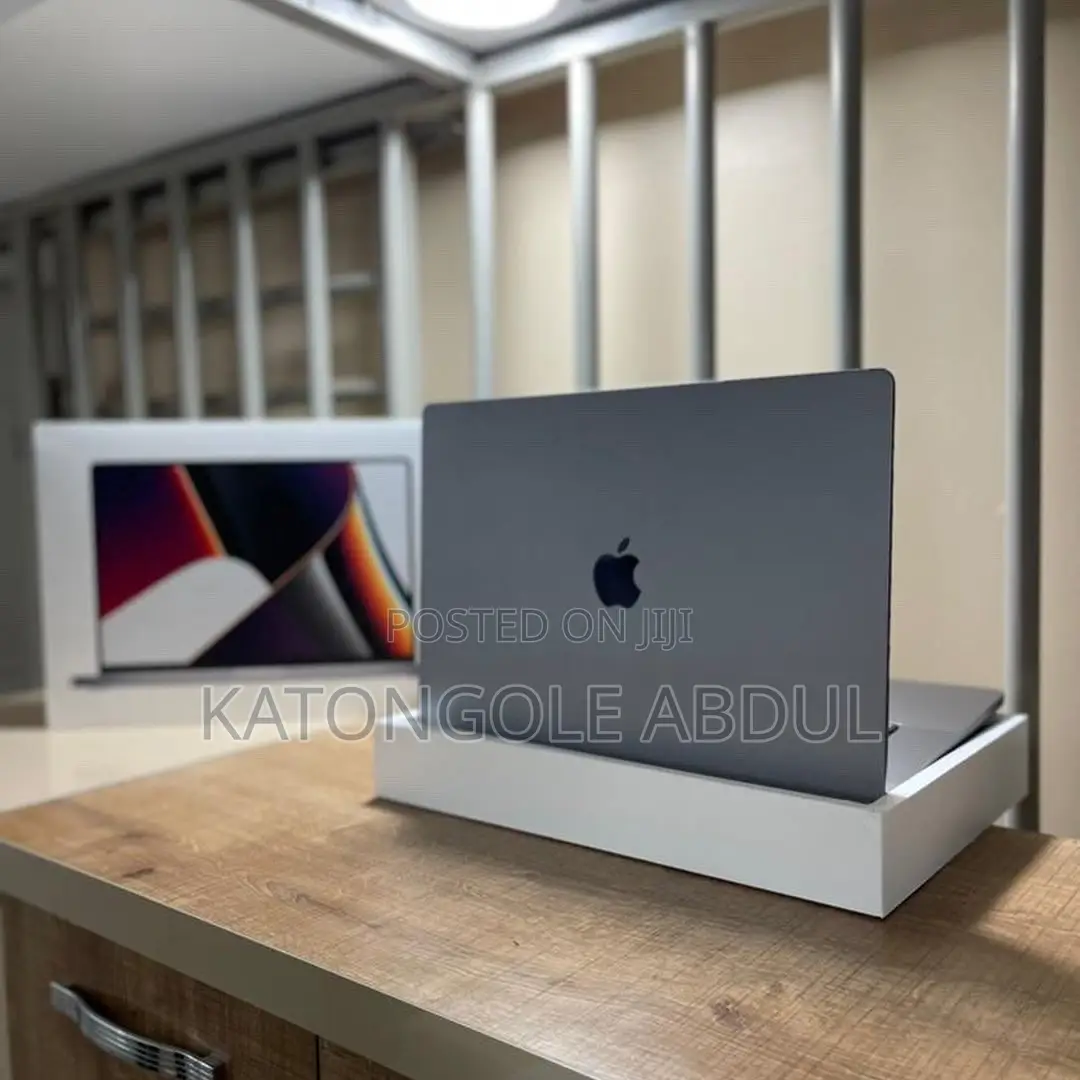 New Laptop Apple MacBook Pro 16GB Apple M1 Max SSD 1T