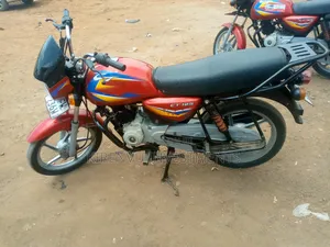 Bajaj Boxer 125 2023 Red