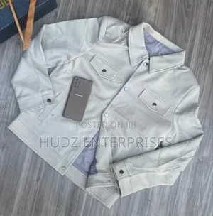 De Classy White Jacket