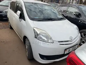 Toyota Passo Sette 1.5 FWD 2011 White