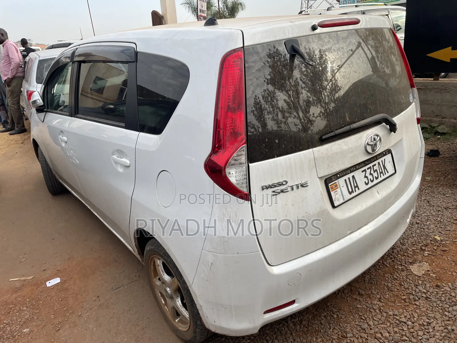 Toyota Passo Sette 1.5 FWD 2011 White