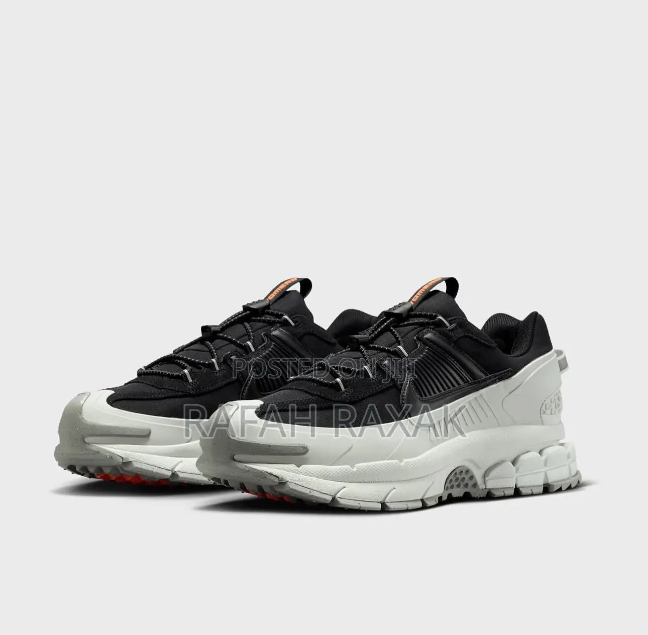 Black/White Nike Zoom Vomero Roam Casual Sneakers
