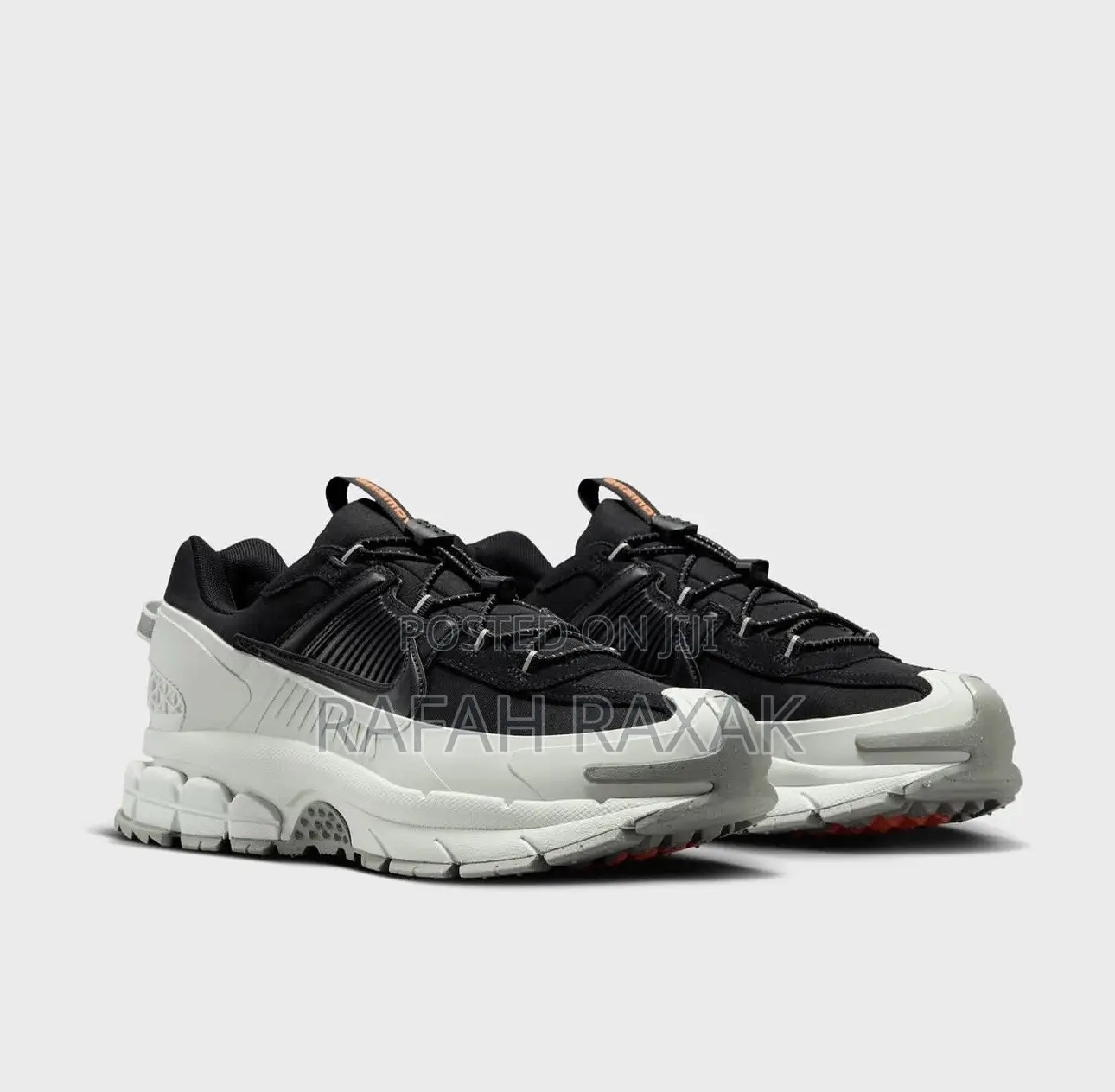 Black/White Nike Zoom Vomero Roam Casual Sneakers