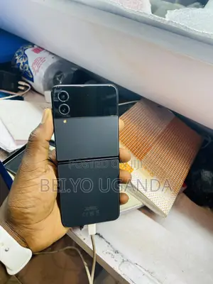 Samsung Galaxy Z Flip4 256 GB Black