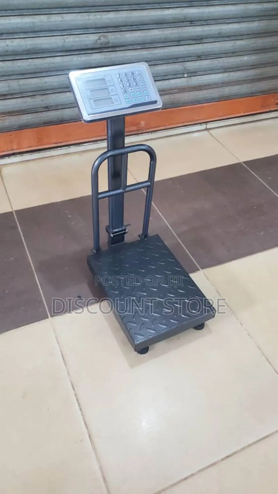 Operating Electronic Platform Weighing Scales.