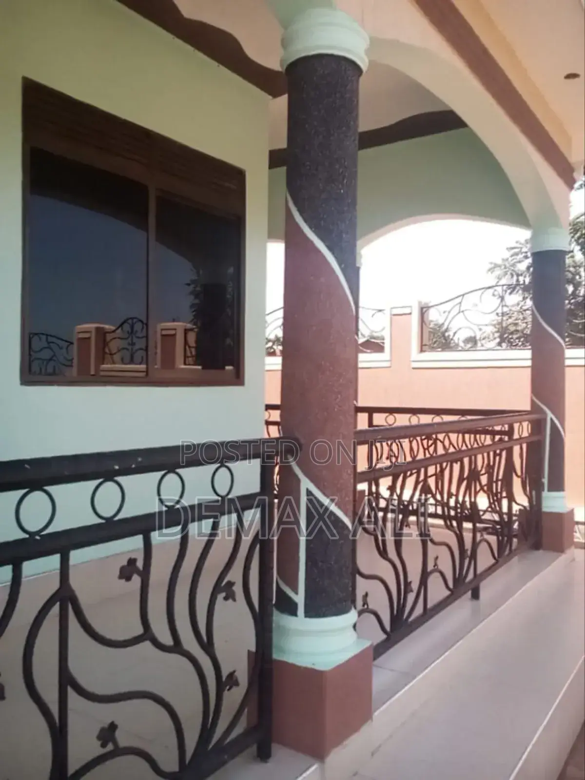 Pillar Finishing Paint
