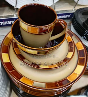 16 Piece of Dinnerware Set.