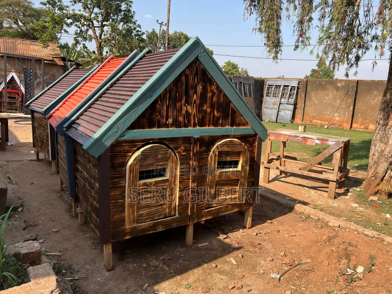 HFFFV Nice Dog House