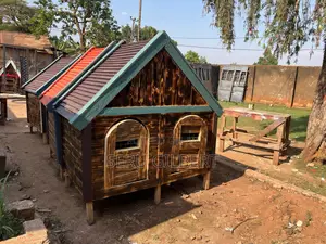 HFFFV Nice Dog House