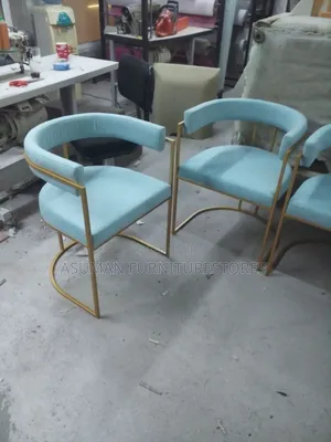 Metallic Waiting Chairs With Gold Colour Call