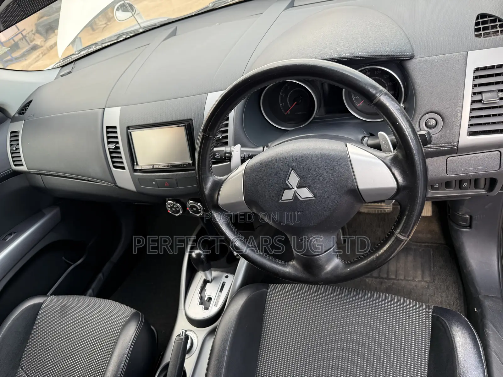 Mitsubishi Outlander ES 2011 White