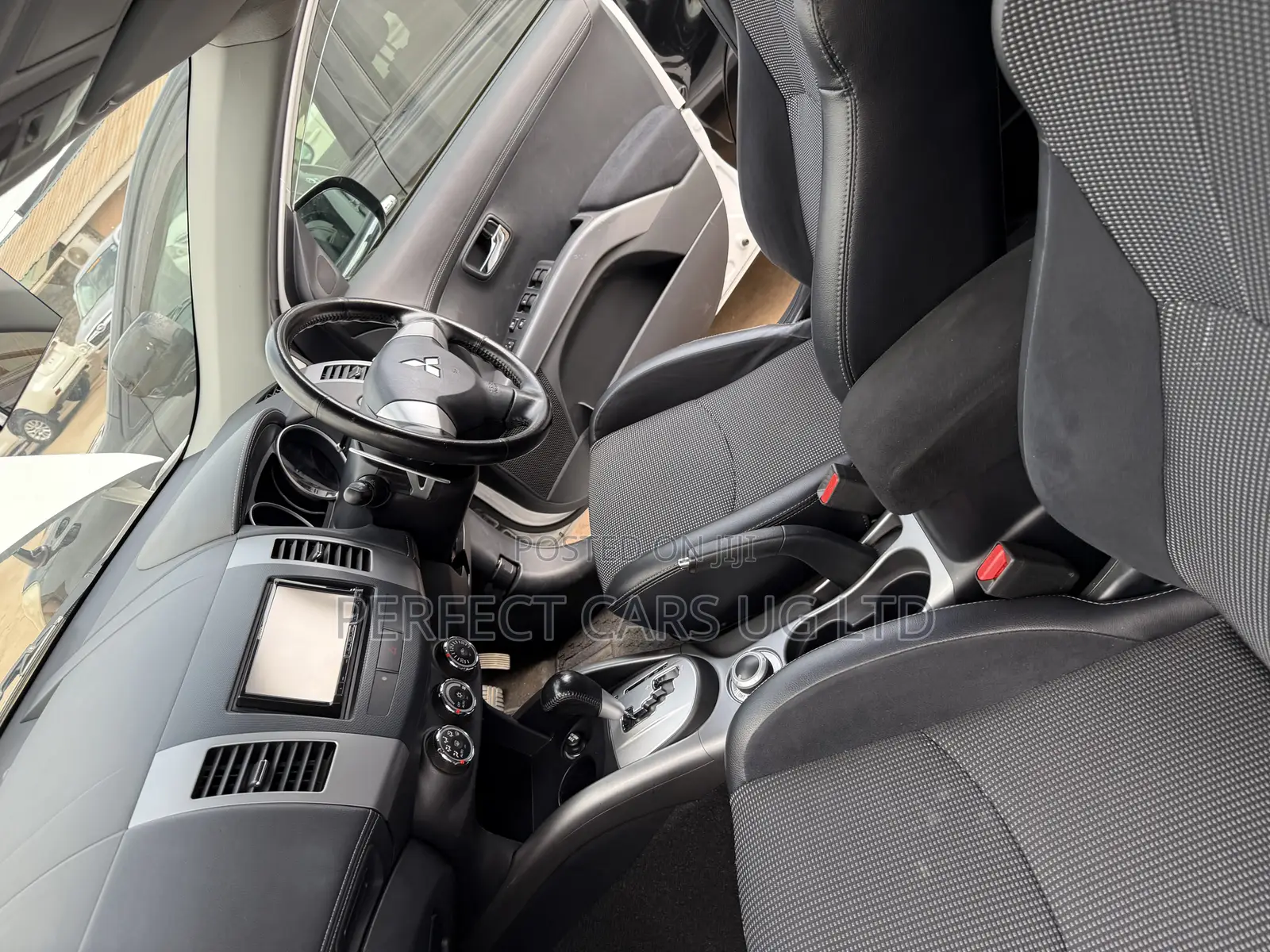 Mitsubishi Outlander ES 2011 White