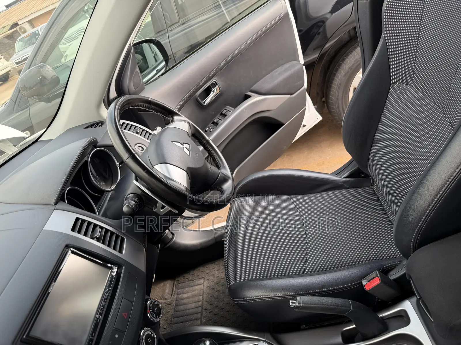 Mitsubishi Outlander ES 2011 White