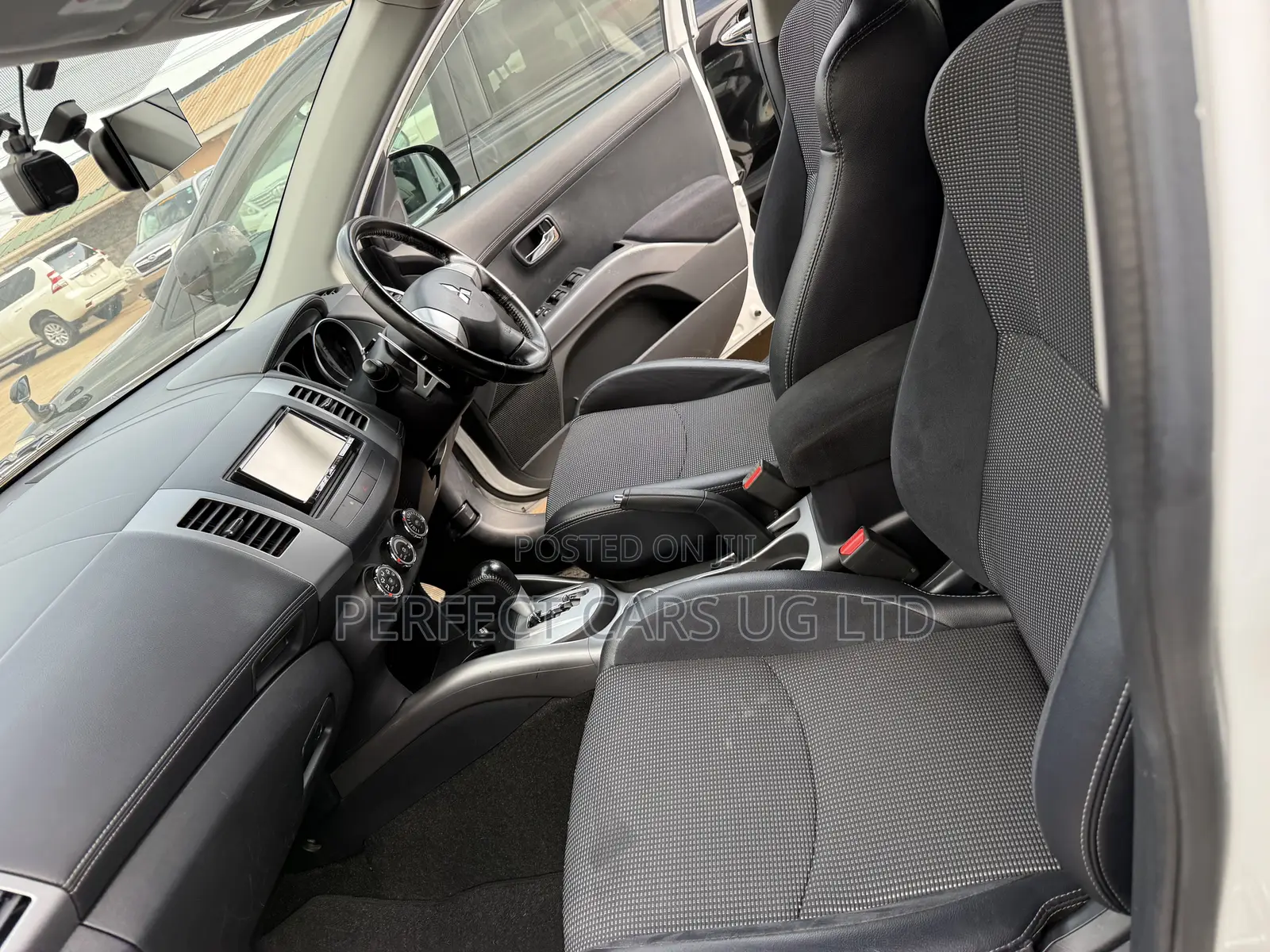 Mitsubishi Outlander ES 2011 White