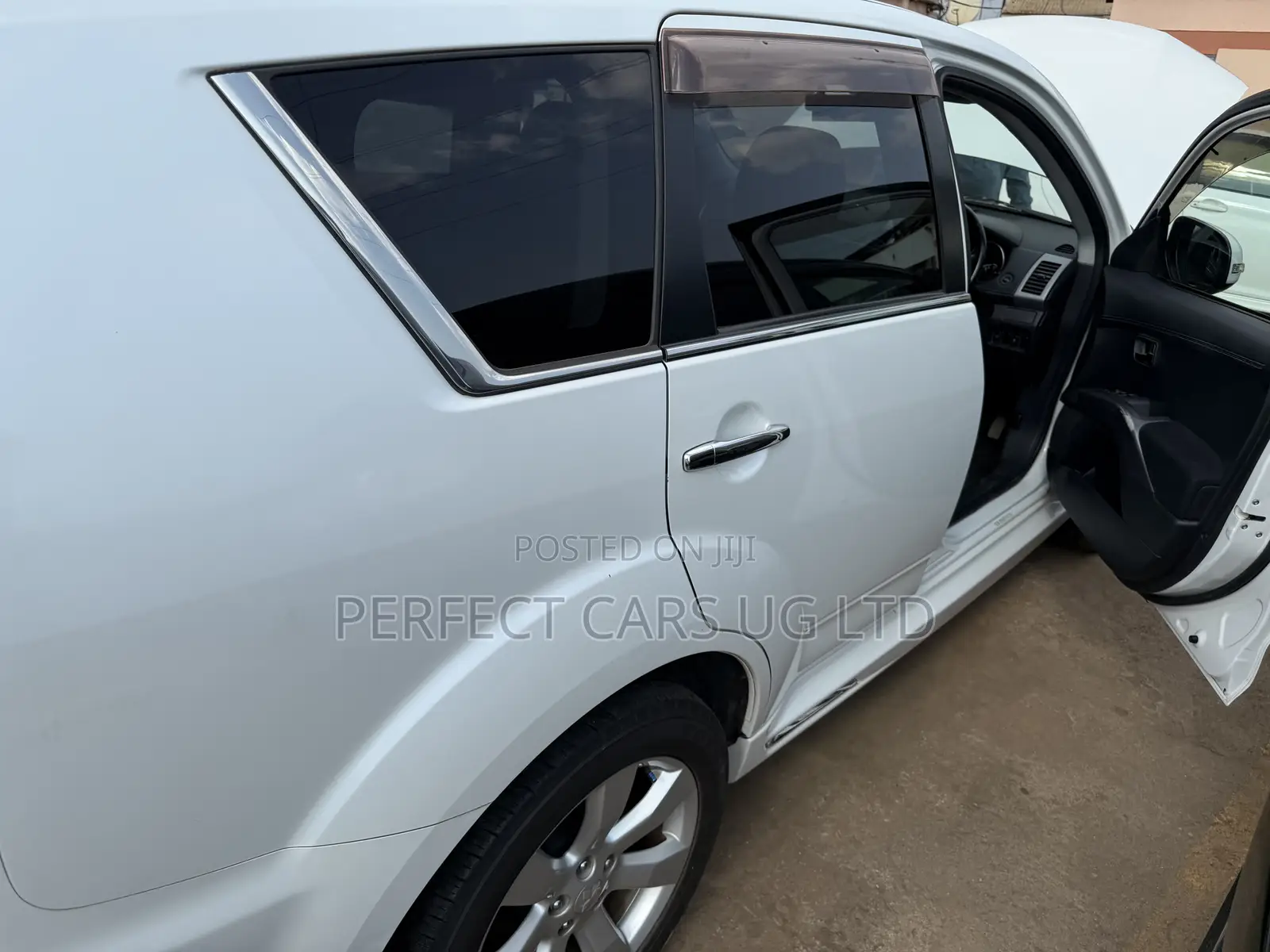 Mitsubishi Outlander ES 2011 White