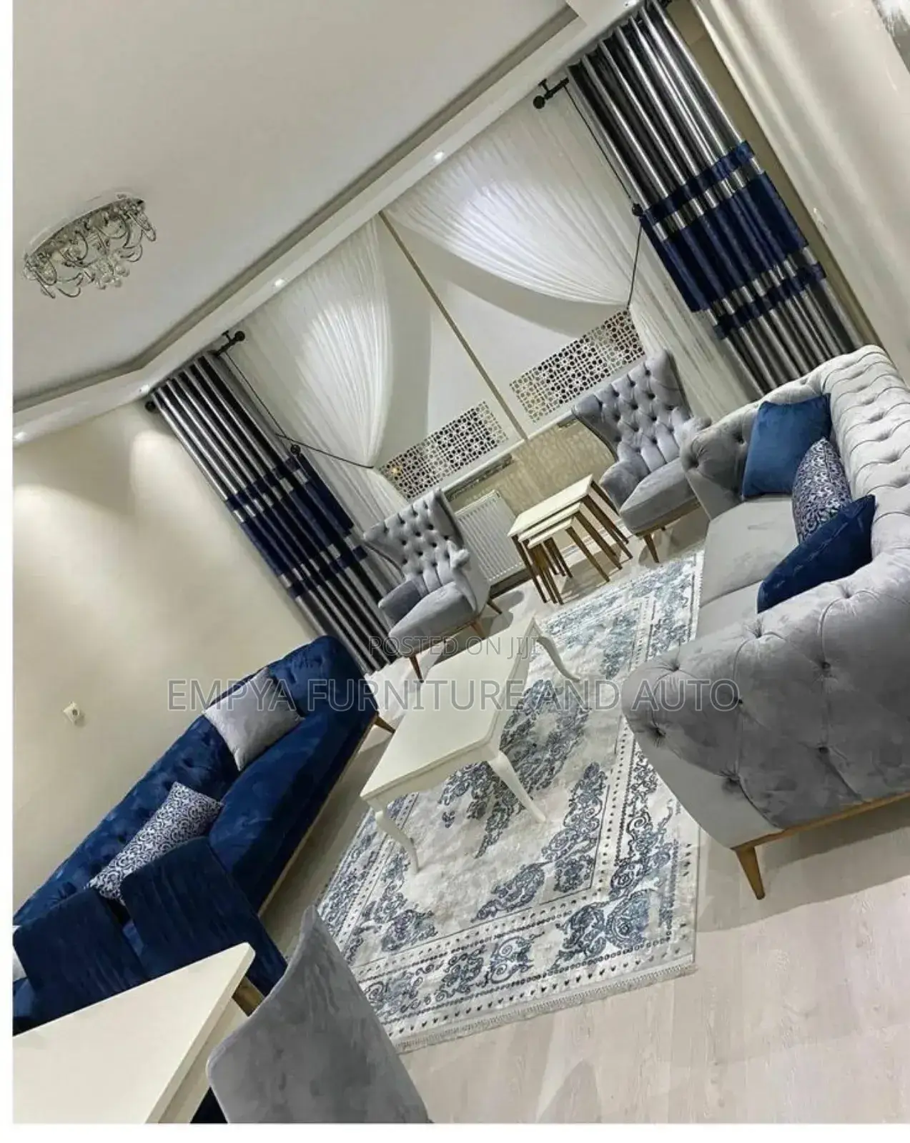 Cut Line Room Sofa Setting