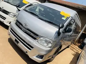 Toyota HiAce 2011 Silver