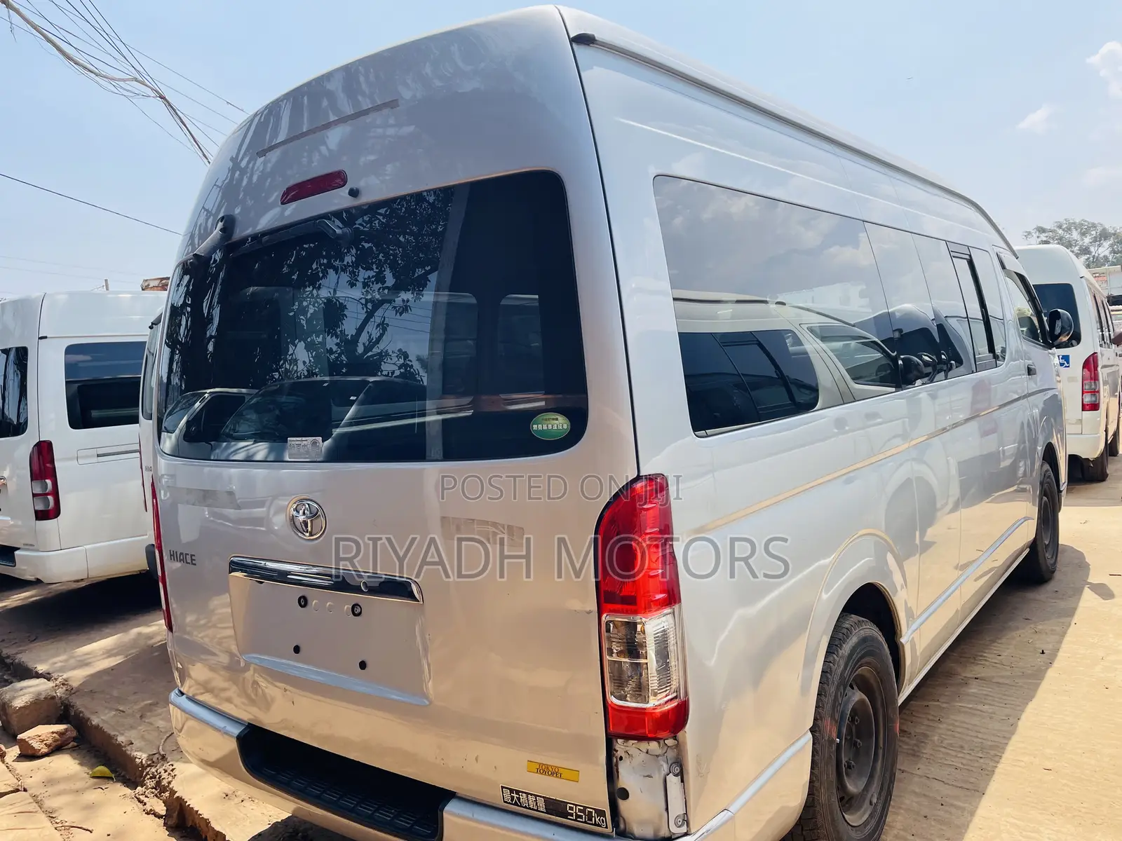 Toyota HiAce 2011 Silver
