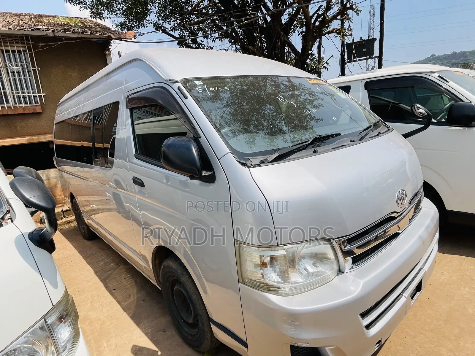 Toyota HiAce 2011 Silver