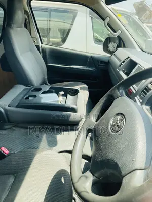 Toyota HiAce 2011 Silver