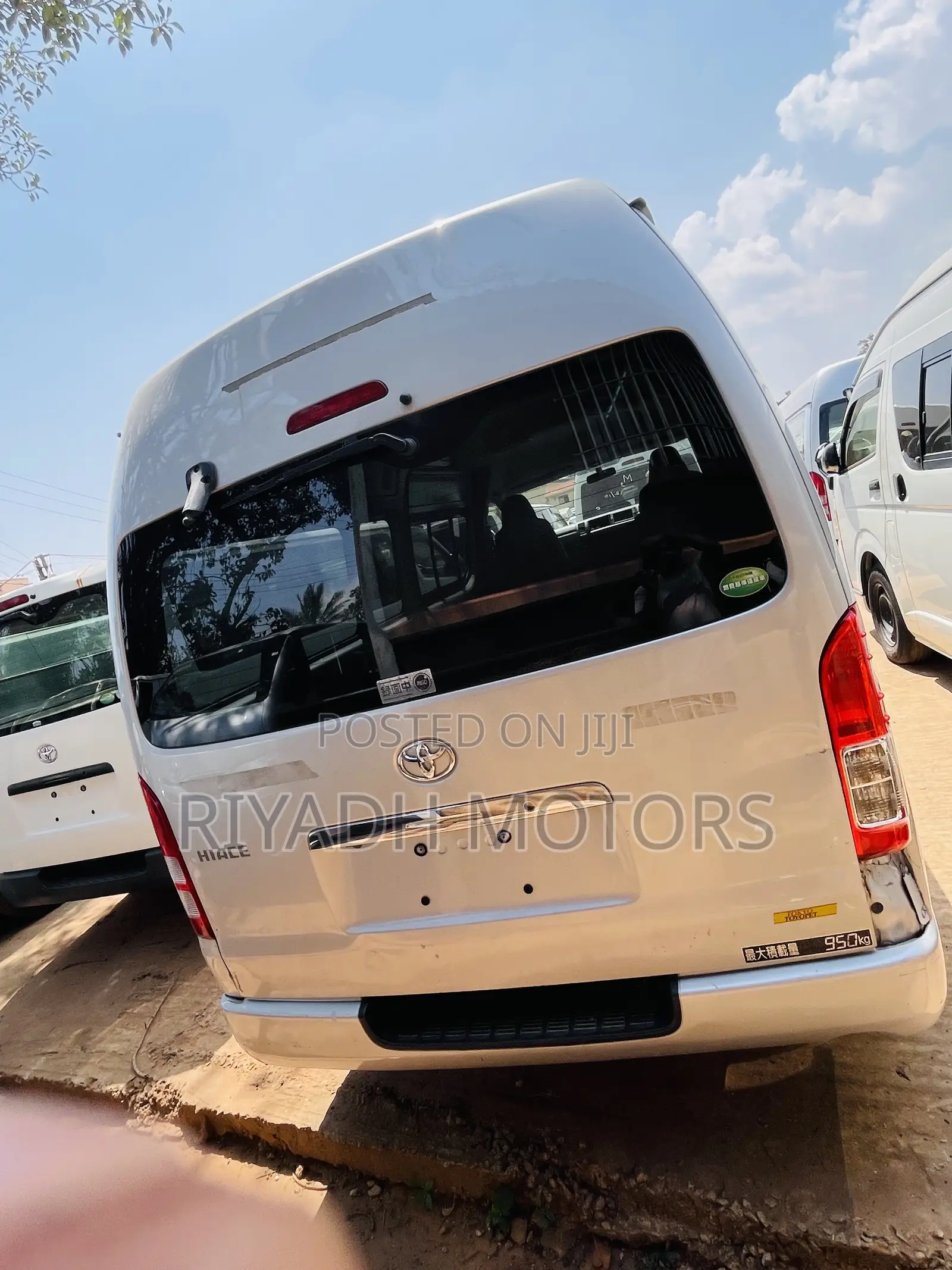 Toyota HiAce 2011 Silver