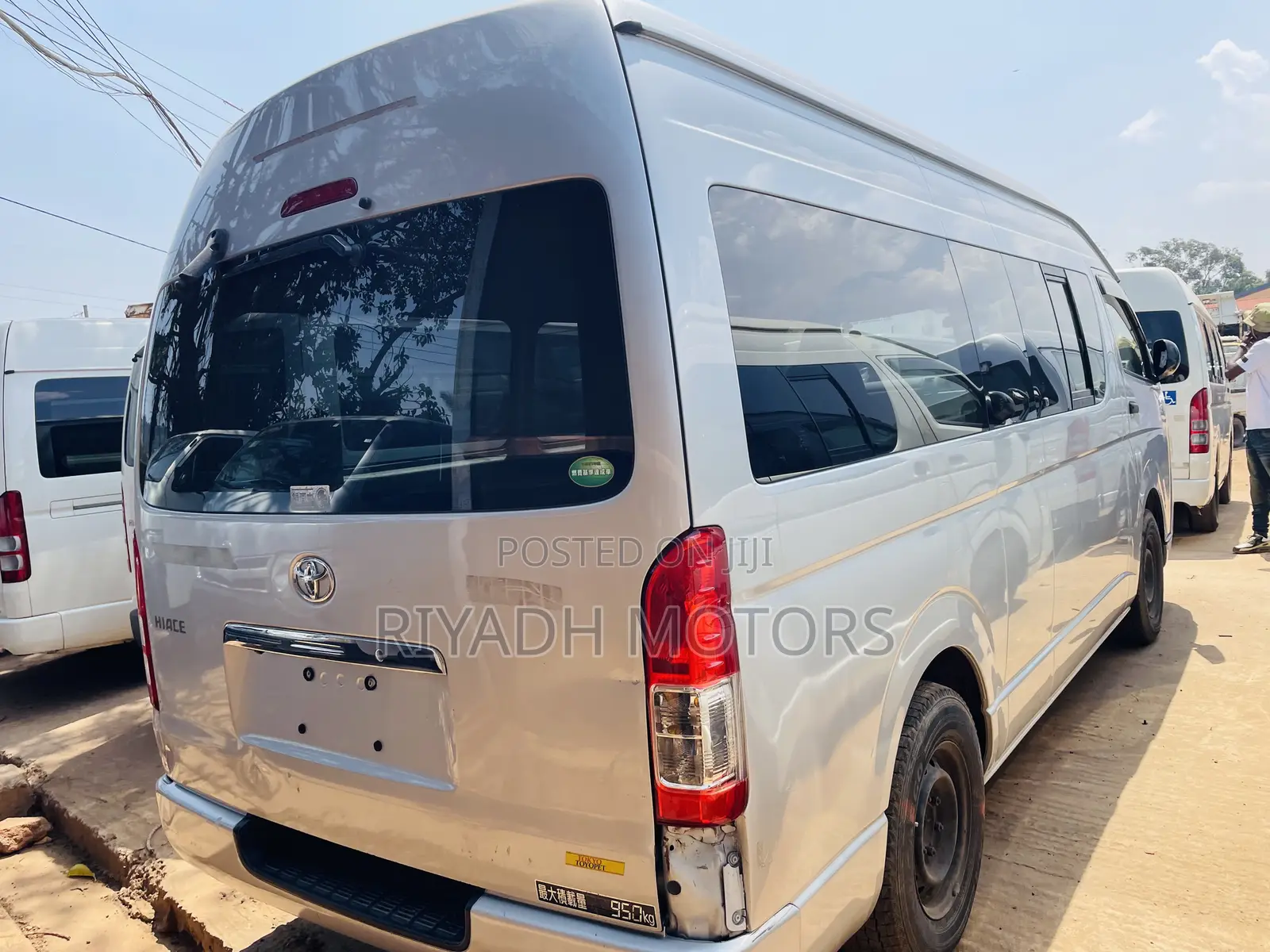 Toyota HiAce 2011 Silver