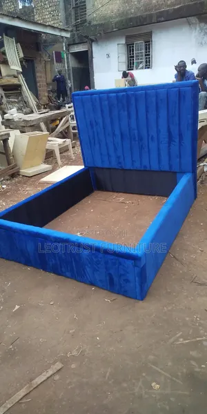 Yy Beds in Trips and Blue Color