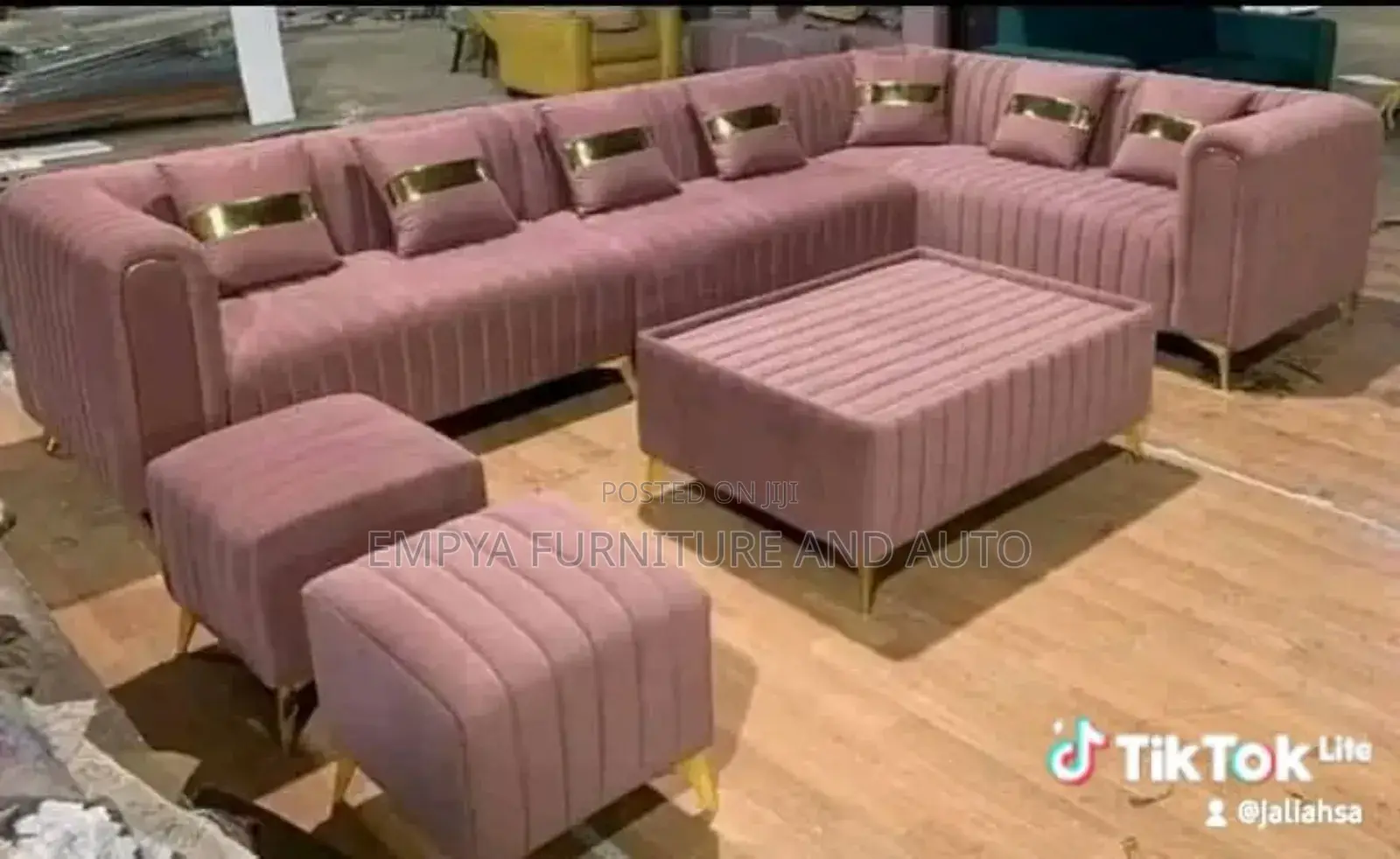 Selubwatuka Sofa Set